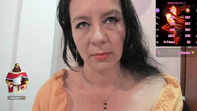 Snapshot of Emmily-sweet chatting on November 30, 2025, 9:04 pm Emmily-sweet online show from November 30, 2025, 9:04 pm