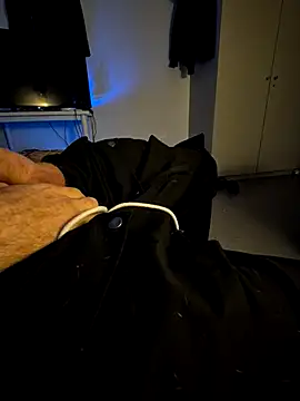 Snapshot of Yousss93140 chatting on November 21, 2025, 11:04 pm Yousss93140 online show from November 21, 2025, 11:04 pm