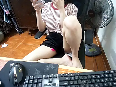 Snapshot of ---Lusi03--- chatting on April 22, 2026, 4:03 pm ---Lusi03--- online show from April 22, 2026, 4:03 pm