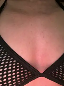 Snapshot of Melzinhasweet chatting on March 19, 2026, 11:10 am Melzinhasweet online show from March 19, 2026, 11:10 am