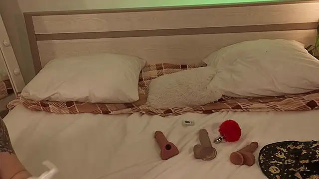 WICKEDEMBER online show from March 1, 2026, 2:00 am