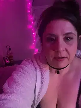 Snapshot of drippingwetaj chatting on November 22, 2025, 11:42 am drippingwetaj online show from November 22, 2025, 11:42 am