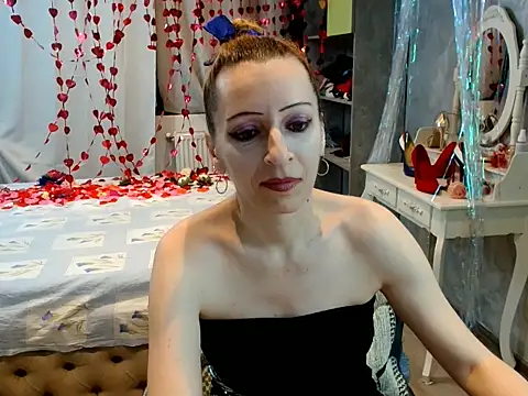 Snapshot of AnneDevrim chatting on February 5, 2026, 6:42 am AnneDevrim online show from February 5, 2026, 6:42 am