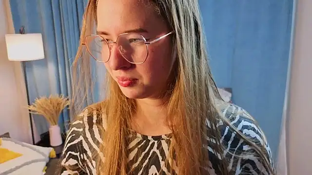 MowasaBritten online show from November 22, 2025, 2:27 pm