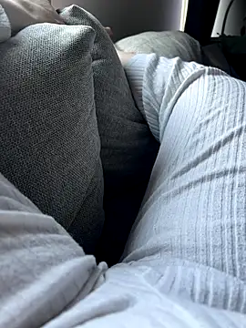 Snapshot of slt29 chatting on November 3, 2025, 3:04 pm slt29 online show from November 3, 2025, 3:04 pm