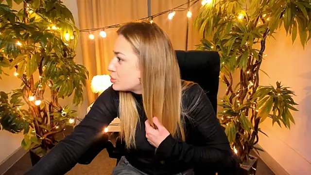 Snapshot of BeverlyWallace chatting on December 16, 2025, 3:27 pm BeverlyWallace online show from December 16, 2025, 3:27 pm