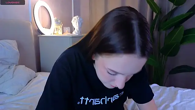 FrancesMason online show from February 26, 2026, 6:35 am