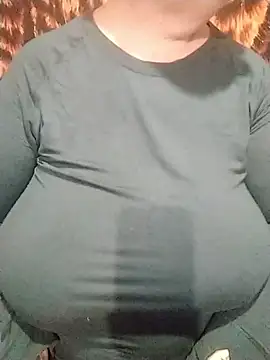 Snapshot of MyHoneyKira chatting on November 9, 2025, 9:35 am MyHoneyKira online show from November 9, 2025, 9:35 am