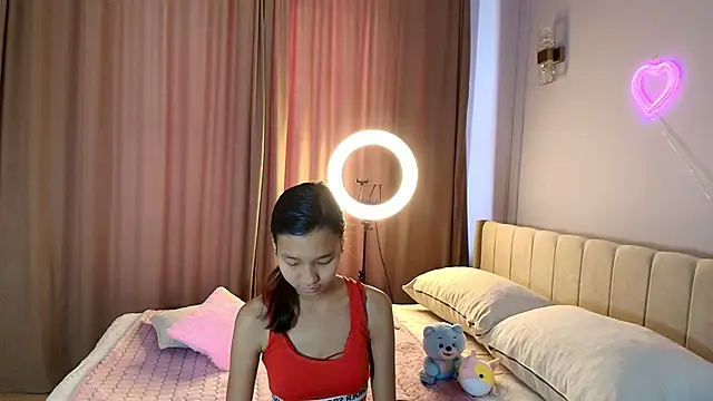 lihnpham online show from November 27, 2025, 3:40 am