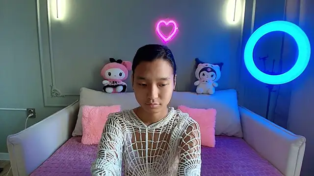 lihnpham online show from November 30, 2025, 3:40 am