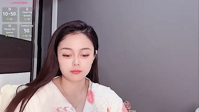 Yesenia- online show from November 22, 2025, 1:43 pm