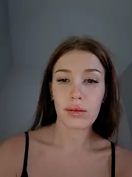 MelissaPinkiss online show from December 20, 2025, 1:36 pm