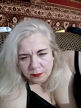 IZOLDA99 online show from November 4, 2025, 7:23 am