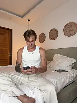 Snapshot of DanteRay chatting on May 28, 2026, 8:37 pm DanteRay online show from May 28, 2026, 8:37 pm