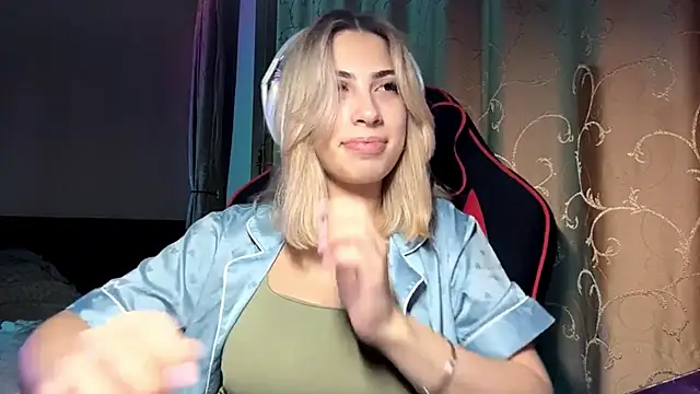 Snapshot of KrisRackers chatting on November 3, 2025, 7:06 pm KrisRackers online show from November 3, 2025, 7:06 pm