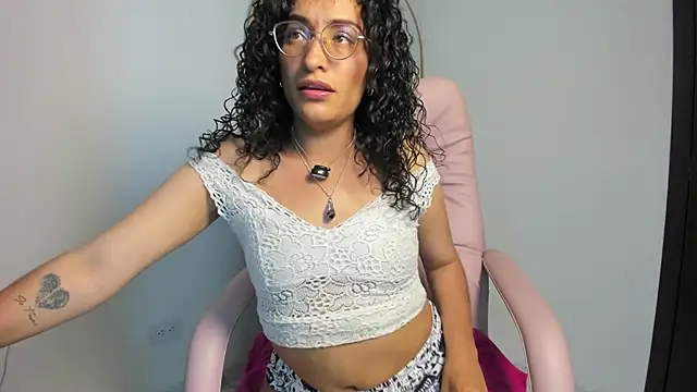 Snapshot of misslya00 chatting on November 30, 2025, 8:53 pm misslya00 online show from November 30, 2025, 8:53 pm