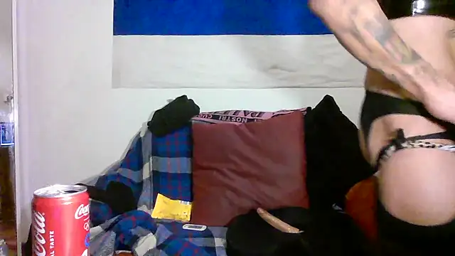 Snapshot of 00Travsharongomez chatting on November 28, 2025, 3:56 pm 00Travsharongomez online show from November 28, 2025, 3:56 pm