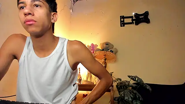 Snapshot of lucian_davii chatting on December 5, 2025, 2:37 pm lucian davii online show from December 5, 2025, 2:37 pm