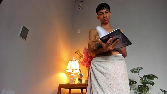 Snapshot of lucian_davii chatting on April 8, 2026, 2:18 pm lucian davii online show from April 8, 2026, 2:18 pm