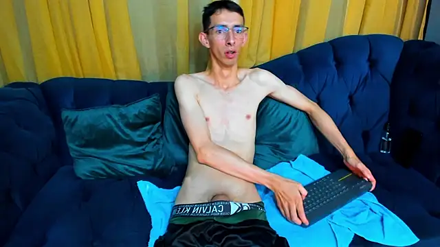 ZyroNight online show from November 4, 2025, 10:02 pm