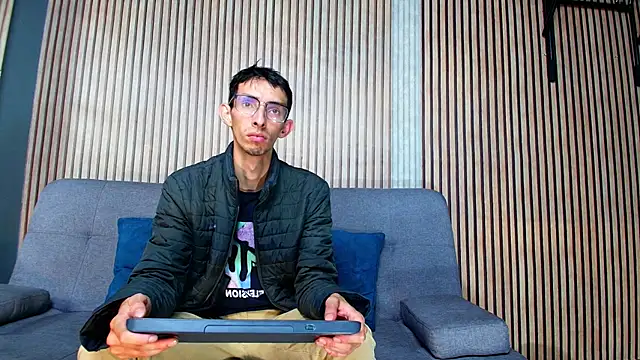 ZyroNight online show from November 30, 2025, 1:06 am