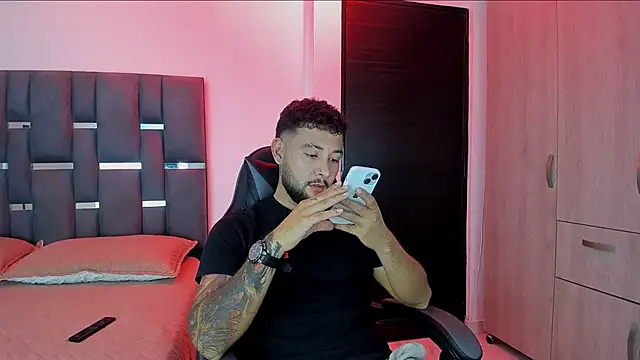 Snapshot of noah_corvelle chatting on November 7, 2025, 11:19 pm noah corvelle online show from November 7, 2025, 11:19 pm