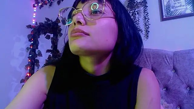 Snapshot of valkiry_ chatting on February 17, 2026, 9:23 pm valkiry online show from February 17, 2026, 9:23 pm