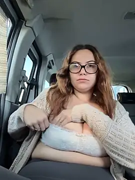 Snapshot of FreakyDreama chatting on November 17, 2025, 1:26 pm FreakyDreama online show from November 17, 2025, 1:26 pm