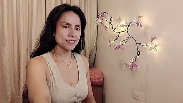 Snapshot of Bella_Exhibition chatting on May 28, 2026, 7:31 pm Bella Exhibition online show from May 28, 2026, 7:31 pm