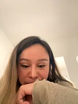 Snapshot of thu-cuoi chatting on November 5, 2025, 5:43 am thu-cuoi online show from November 5, 2025, 5:43 am