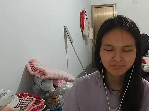 Snapshot of RebelAura chatting on July 1, 2026, 5:46 pm RebelAura online show from July 1, 2026, 5:46 pm