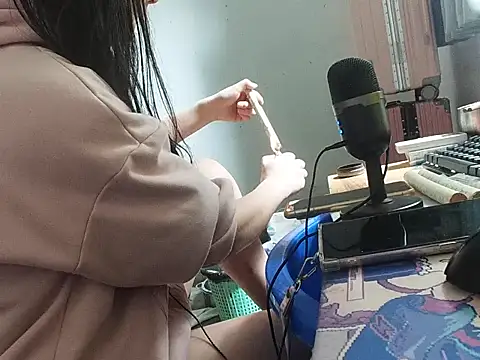 Snapshot of RebelAura chatting on May 15, 2026, 2:42 am RebelAura online show from May 15, 2026, 2:42 am