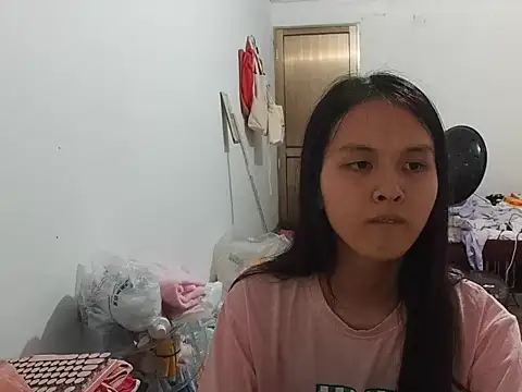 Snapshot of RebelAura chatting on June 10, 2026, 6:09 pm RebelAura online show from June 10, 2026, 6:09 pm