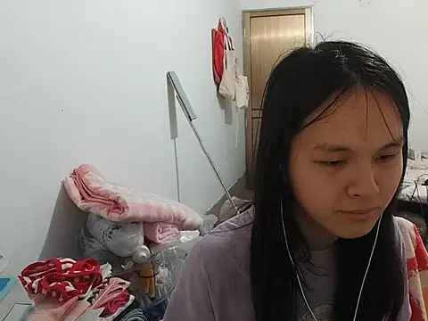 Snapshot of RebelAura chatting on July 2, 2026, 7:31 pm RebelAura online show from July 2, 2026, 7:31 pm