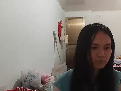 Snapshot of RebelAura chatting on June 3, 2026, 11:44 am RebelAura online show from June 3, 2026, 11:44 am