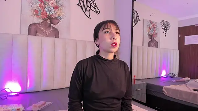 Snapshot of Isabella_Crofts chatting on November 17, 2025, 3:10 am Isabella Crofts online show from November 17, 2025, 3:10 am