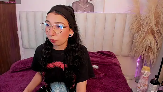 Snapshot of Isabella_Crofts chatting on May 6, 2026, 3:10 am Isabella Crofts online show from May 6, 2026, 3:10 am