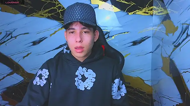 Snapshot of Suarezz10_ chatting on November 7, 2025, 12:53 pm Suarezz10 online show from November 7, 2025, 12:53 pm