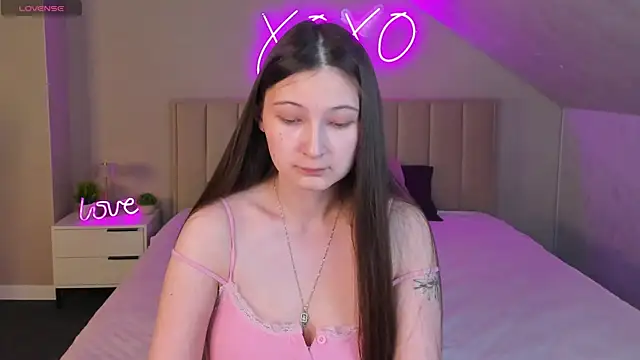Snapshot of Ella_Burns chatting on April 23, 2026, 1:45 am Ella Burns online show from April 23, 2026, 1:45 am