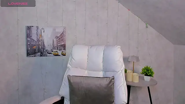 Snapshot of Ella_Burns chatting on November 29, 2025, 1:39 am Ella Burns online show from November 29, 2025, 1:39 am