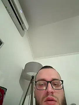 Snapshot of Rayer124 chatting on December 2, 2025, 8:05 am Rayer124 online show from December 2, 2025, 8:05 am