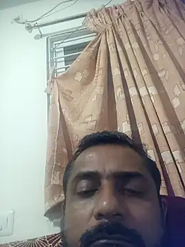 RubyEntity online show from November 11, 2025, 7:08 pm