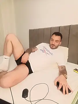 Snapshot of snncdgn chatting on December 17, 2025, 6:57 pm snncdgn online show from December 17, 2025, 6:57 pm