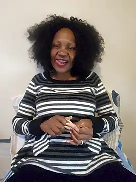 Snapshot of Mommy_Sienna chatting on May 4, 2026, 3:48 pm Mommy Sienna online show from May 4, 2026, 3:48 pm