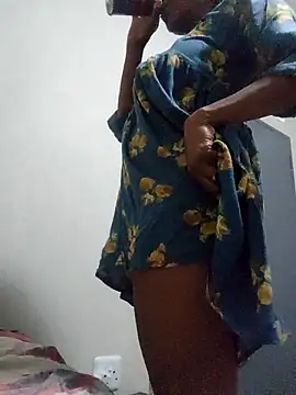 Snapshot of Mommy_Sienna chatting on November 10, 2025, 4:56 pm Mommy Sienna online show from November 10, 2025, 4:56 pm