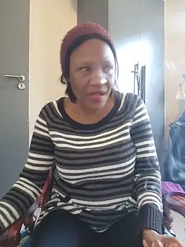 Snapshot of Mommy_Sienna chatting on May 13, 2026, 2:35 pm Mommy Sienna online show from May 13, 2026, 2:35 pm