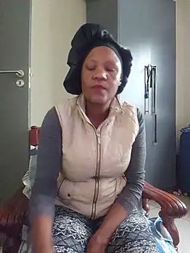 Snapshot of Mommy_Sienna chatting on May 18, 2026, 2:44 pm Mommy Sienna online show from May 18, 2026, 2:44 pm