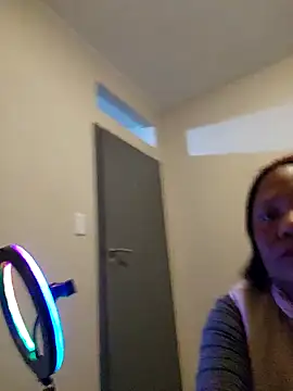 Snapshot of Mommy_Sienna chatting on May 8, 2026, 5:28 pm Mommy Sienna online show from May 8, 2026, 5:28 pm