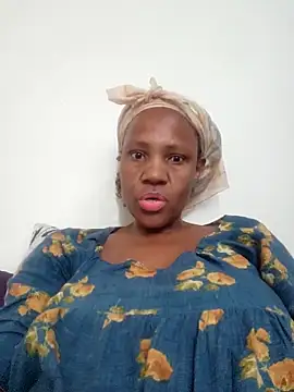 Snapshot of Mommy_Sienna chatting on November 11, 2025, 8:20 am Mommy Sienna online show from November 11, 2025, 8:20 am