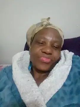 Snapshot of Mommy_Sienna chatting on December 15, 2025, 12:49 am Mommy Sienna online show from December 15, 2025, 12:49 am